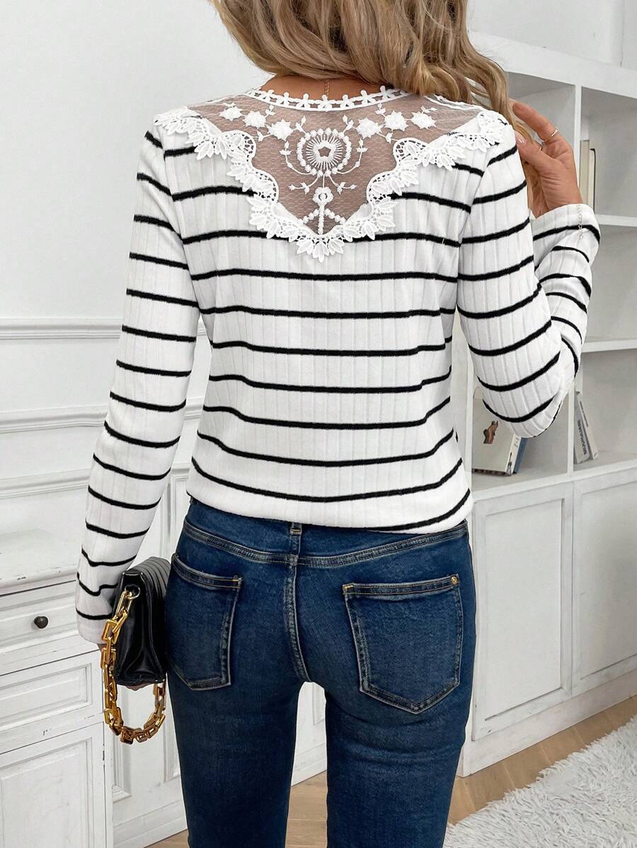 SHEIN Frenchy 蕾丝拼接条纹印花V领长袖T恤，保暖舒适，适合通勤、休闲、日常居家穿着，也适合新年、感恩节、冬季等场合。 - 黑與白 - 查看 1