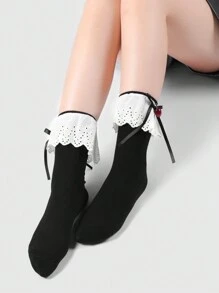 ROMWE Kawaii 1 paire de chaussettes hautes élégantes, douces et chaudes au style gothique lolita. Modèle à rayures verticales noires avec nœud papillon cerise, modèle à rayures verticales blanches avec nœud papillon fraise. Convient aux femmes, tenue quotidienne, emballage en boîte cadeau.