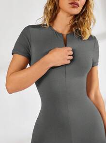 VARSITIE Bộ đồ liền thân hở lưng cổ tròn tay ngắn màu trơn dành cho nữ, trang phục thể thao tập luyện hàng ngày - Màu xám đen - Xem 6