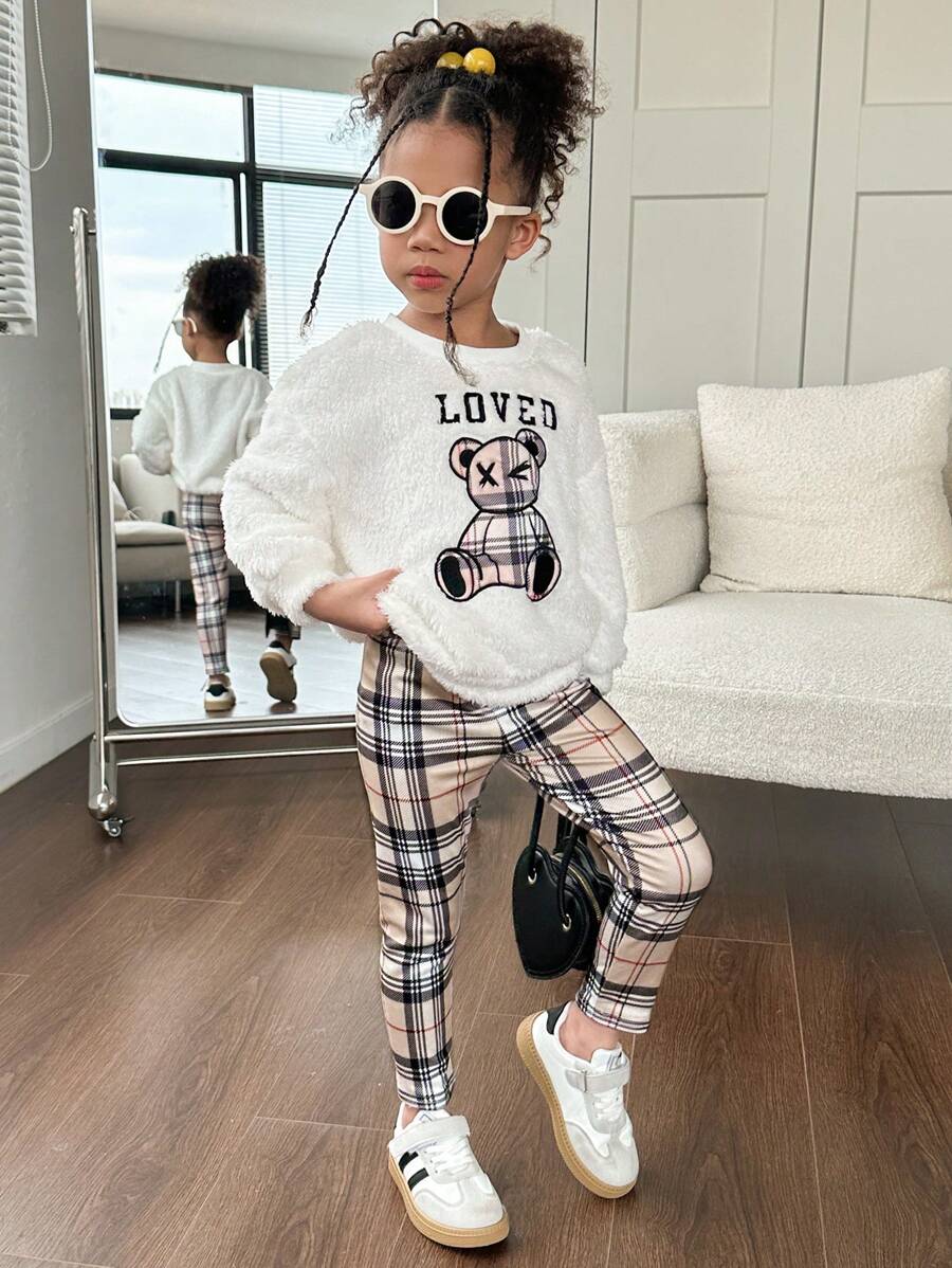 SHEIN Leap Crew 2 件套少女针织纯色毛绒熊图案套头衫和格子裤套装 - 彩色 - 查看 1