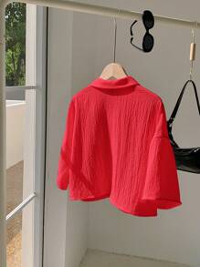 Comfortcana 情人节，大码女式纯色单排扣休闲短款衬衫，秋季 - 紅色 - 查看 2