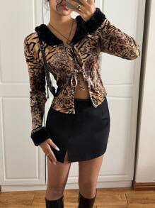 SHEIN Essnce Blusa de mujer con estampado de leopardo, estampado animal, parche y borde de piel sintética con lazo delantero, camisa de terciopelo para uso casual diario en otoño
