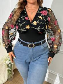 Flirla Camiseta de moda de ajuste ceñido con contraste de malla y bordado floral para mujer de talla grande - Negro - Ver 3