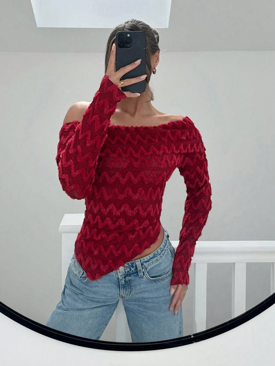 SHEIN Essnce Holiday Christmas Tshirt Burgundy Red One-Shoulder Plush Multi-Layered Knitted Long-Sleeved Asymmetric T-Shirt Women's Wavy Striped Jacquard Off-Shoulder Long-Sleeved Asymmetric Hem Fitted Fashionable T-Shirt - Red - View 1