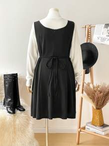 SHEIN Frenchy مجموعة المرأة ذات الحجم الكبير: ملابس علوية بياقة مربعة بدون أكمام وتنورة بخصر منتفخ مع ملابس علوية محبوك أبيض، ملابس كاجوال عصرية متناسقة