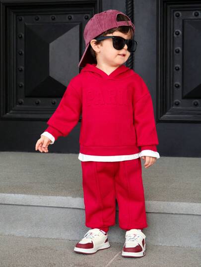 SHEIN 2pcs Baby Boy/Girl Christmas Red Embossed "PARIS" Sweatshirt And Pants Set, Casual Everyday Outfit Suitable For Autumn And Winter Wear