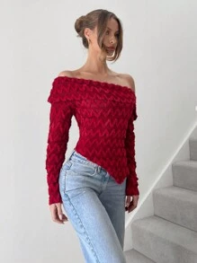 SHEIN Essnce Holiday Christmas Tshirt Burgundy Red One-Shoulder Plush Multi-Layered Knitted Long-Sleeved Asymmetric T-Shirt Women's Wavy Striped Jacquard Off-Shoulder Long-Sleeved Asymmetric Hem Fitted Fashionable T-Shirt - Red - View 2