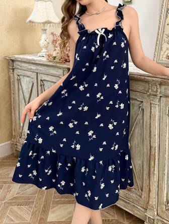 CottageSlumber 浪漫蝴蝶结装饰宽下摆荷叶边花卉印花无袖睡袍娃娃装完美夏日，Moo Moo 丰富的花卉华丽舒适优雅的细节