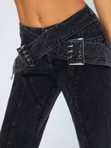 SHEIN SXY 黑色机车服休闲出游金属破洞大腰带装饰女牛仔效果水洗微喇叭直筒裤 - 黑色 - 查看 3