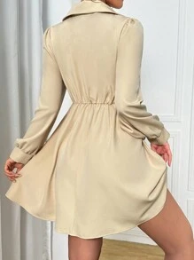 SHEIN Unity Vestido mini con cuello, manga larga con botones, volantes en el bajo, de unicolor, elegante para el otoño, para mujeres - Caqui - Ver 4