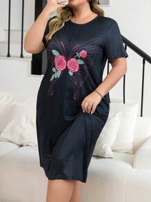 Camisón de manga corta con estampado de rosas y mariposas para tallas grandes