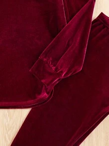 SHEIN 2 件 Tween Girl 休闲优雅天鹅绒连帽衫套头宽松落肩运动衫，带 3D 压花标语和紧身裤套装，酒红色圣诞装 - 酒紅色 - 查看 3