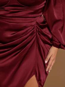 SHEIN BAE 秋冬长袖加大码纯色红色文胸罩杯细节垂坠开衩连衣裙派对万圣节缎面女装 - 酒紅色 - 查看 9