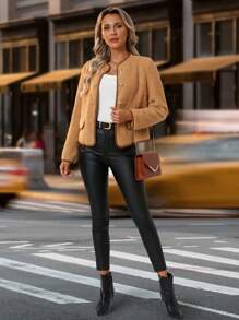 SHEIN Clasi Chaqueta de invierno para mujer con decoración de botones de pelusa cálida