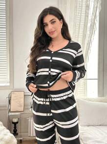 Conjunto de pijama con botones a presión y estampado de rayas elegante para usar en casa