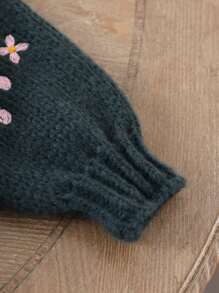 SHEIN Genkimix Kids Baby Girl Winter Clothing, Vintage Floral Embroidery Knit Sweater, Cute Green Flower Round Neck Knit Pullover, Warm Comfortable Versatile - Dark Green - View 3