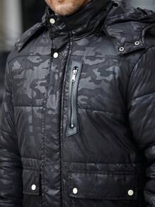 Manfinity Homme Chaqueta con cremallera y capucha con estampado de camuflaje texturizado en negro para hombre, con bolsillos con cordón, para otoño/invierno, ropa de hombre de otoño e invierno, abrigo de camuflaje