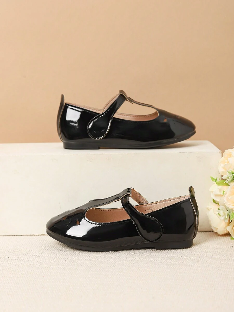 1 Pair Fashionable Spring/Autumn Girls Hollow Out Flat Shoes - Black - View 1