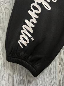 SHEIN Set casual de 2 piezas de niño preadolescente con sudadera con capucha con bolsillo y parche gráfico de letras, y pantalón de chándal