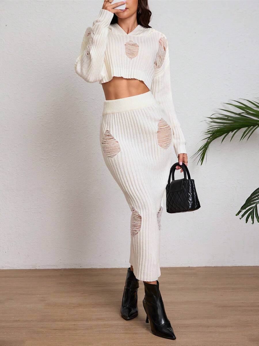 SHEIN Clasi 2 件女式纯色做旧落肩长袖短款连帽毛衣和超长针织裙休闲套装，秋冬 - 白色 - 查看 1