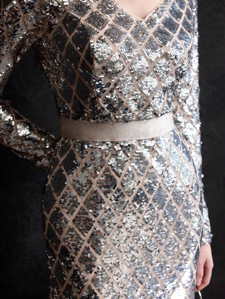 VESTIDO LARGO CON FALDA DE COLA DE SIRENA, ESCOTE EN V Y LENTEJUELAS, ATUENDO DE MUJER