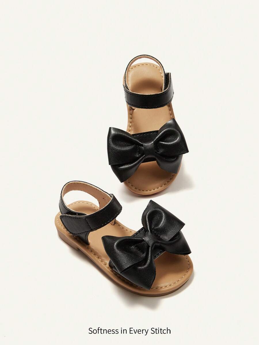 Cozy Pixies 1 双可爱幼儿女童户外凉鞋，带大蝴蝶结钩环，公主田园风格，平底夏季 - 黑色 - 查看 1