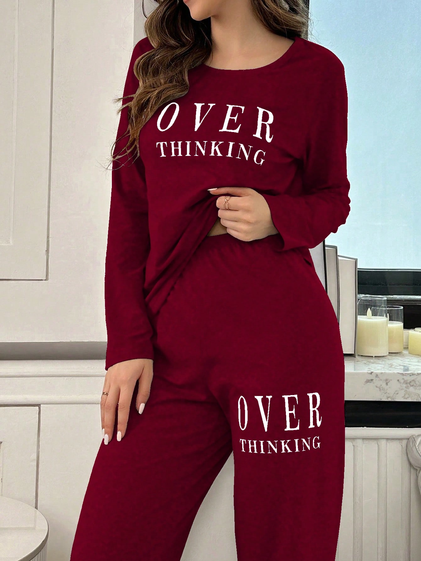 طقم بيجامة من ملابس علوية كم طويل وبنطلون طويل مطب...