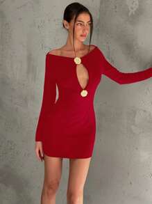 Aloruh Nuevo vestido mini con cuello barco, corte sexy en el pecho y decoración de hebilla metálica, para otoño/invierno