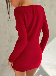 Aloruh Nuevo vestido mini con cuello barco, corte sexy en el pecho y decoración de hebilla metálica, para otoño/invierno