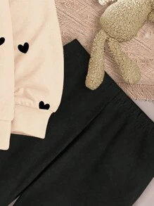 SHEIN 2pcs Young Girl Cute Minimalist Heart Pattern Beige Casual Crew Neck Long Sleeve Sweatshirt And Leggings Set, Suitable For Autumn/Winter