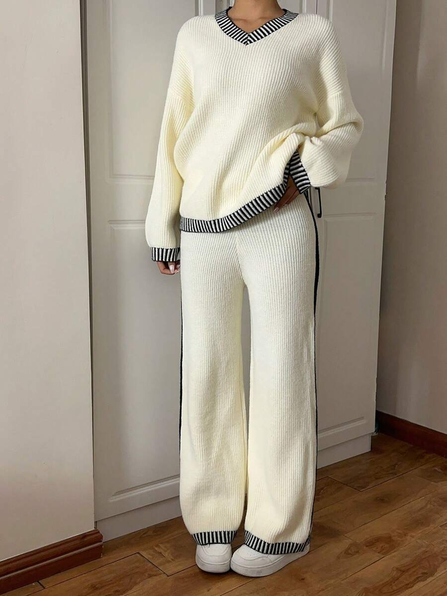 SHEIN Essnce 2 件女式条纹 V 领落肩长袖毛衣和针织裤套装，秋冬季休闲 - 黑與白 - 查看 1