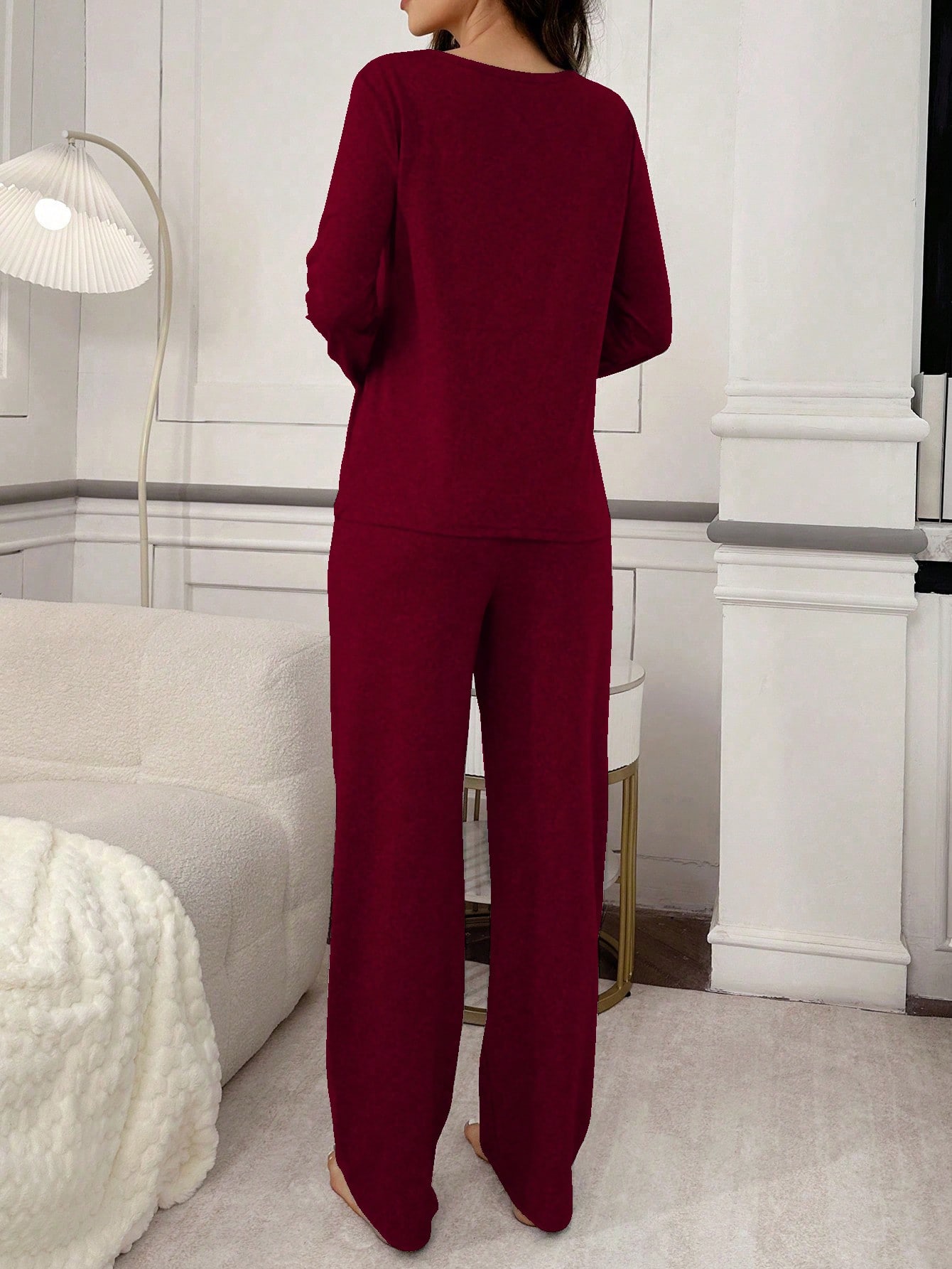 طقم بيجامة من ملابس علوية كم طويل وبنطلون طويل مطب...