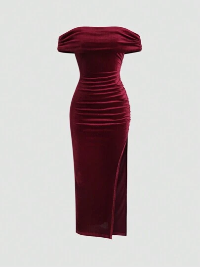 Sweetra 1 件纯色天鹅绒露肩褶皱紧身开衩连衣裙，适合新年节日派对服装，酒红色长款女装