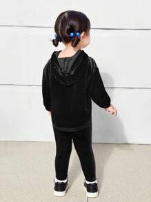 SHEIN 2 件装女婴毛绒户外时尚连帽套装 - 黑色 - 查看 2