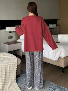 DAZY 可爱卡通印花宽松上衣和满花睡裤 2 件套睡衣套装 - 紅色 - 查看 2