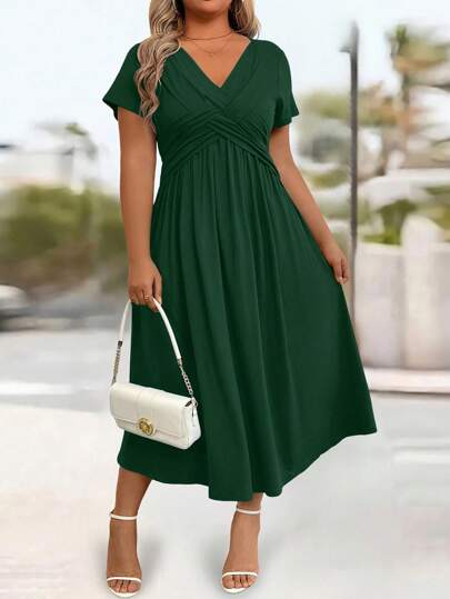 EMERY ROSE Plus Size Women's Solid Color V-Neck Short Sleeve Ruched Pocket Long Casual Dress, For Christmas Maxi Women Outfit