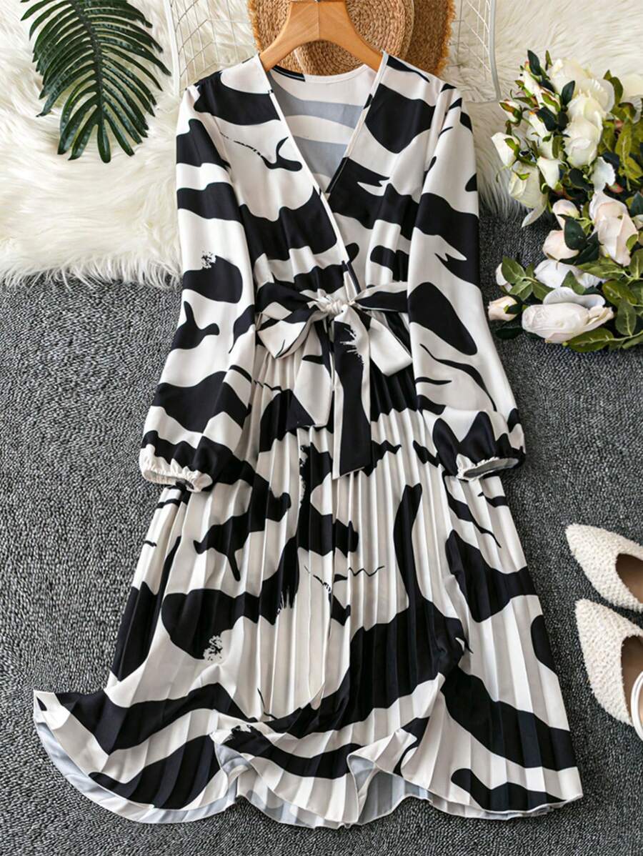 SHEIN Clasi Đầm dài họa tiết hoa xếp ly cổ chữ V thanh lịch, giản dị và đi làm, dành cho nữ - Màu be - Xem 1