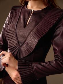 MOTF PREMIUM KEYHOLE NECK PLEATED PANEL TOP WITHOUT BELT - Burgundy - View 3