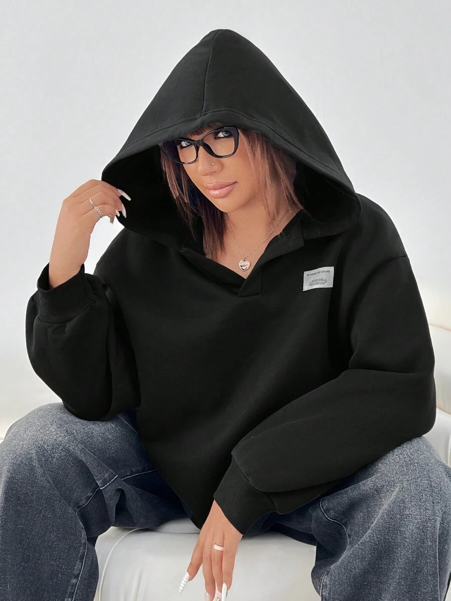 CovetEZ 大码休闲连帽衫，带口袋细节，秋冬