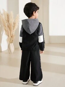 Set de 2 piezas chaqueta con capucha y pantalones de niño joven con contraste de color y cinta, atuendo casual de otoño