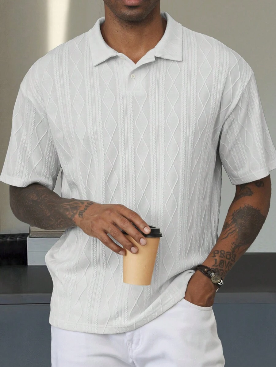 Manfinity Homme Men's Casual Vacation Style, Featuring An INS-Inspired Geometric Diamond-Textured Jacquard Knit Short-Sleeve Khaki Polo Shirt With A V-Neck Design. Perfect For Music Festivals, Hawaii Beach Getaways, And Everyday Outfits, Making It A Stylish Gift For Your Boyfriend Or Husband. It Embodies A French-Inspired Elegance And Romance. Men's Knitted Textured Jacquard Polo Shirt, Minimalist & Fashionable, Suitable For Summer , Polo Shirt For Men , Polos For Men - White - View 1