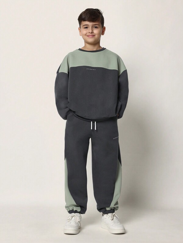 SUMWON Conjunto de 2 piezas para niños preadolescentes: sudadera de cuello redondo con bloques de color y pantalón de chándal de ajuste regular cómodo
