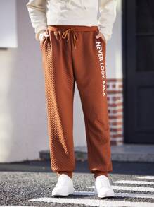 Manfinity Homme Pantalones casuales con cordón y bolsillos con estampado de letras, pantalones de chándal largos y amplios para gimnasio, como regalo para el esposo o novio - Burdeos - Ver 5