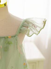 SHEIN Glamorique Kids 圣诞节少女女孩派对连衣裙圣诞老人印花连衣裙新年连衣裙公主绿网眼花卉刺绣盖袖连衣裙适合所有季节 - 綠色 - 查看 4