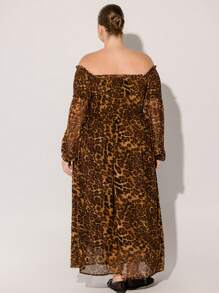 Aralina Gaun Statement Lengan Panjang Off Shoulder Motif Leopard Ukuran Plus dengan Potongan Melengkung - Coffee Brown - View 2