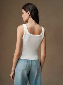 Anewsta Elegantes weißes körperbetontes Trägertop für Frauen mit 3D-Schleife und Strass-Verzierung