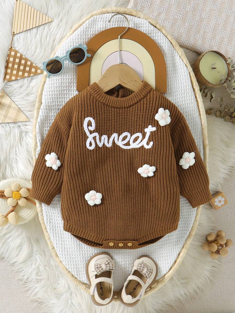 SHEIN Baby Girls Sweet Handmade Flower & English Letter Embroidery Decor Baby Bodysuit, Vintage Style Round Neck Long Sleeve, Snap Crotch Design, Comfortable & Adorable For Baby Crawling & Everyday Wear