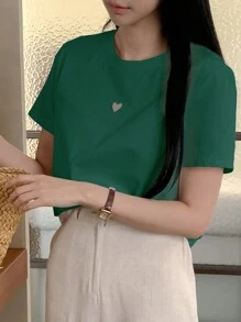 DAZY Áo thun nữ cổ tròn tay ngắn thêu hình trái tim màu trơn, trang phục thường ngày khi trở lại trường - Màu xanh lá cây đậm - Xem 3