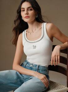 Anewsta Elegantes weißes körperbetontes Trägertop für Frauen mit 3D-Schleife und Strass-Verzierung