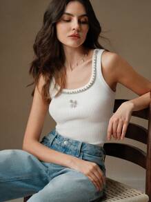 Anewsta Elegantes weißes körperbetontes Trägertop für Frauen mit 3D-Schleife und Strass-Verzierung